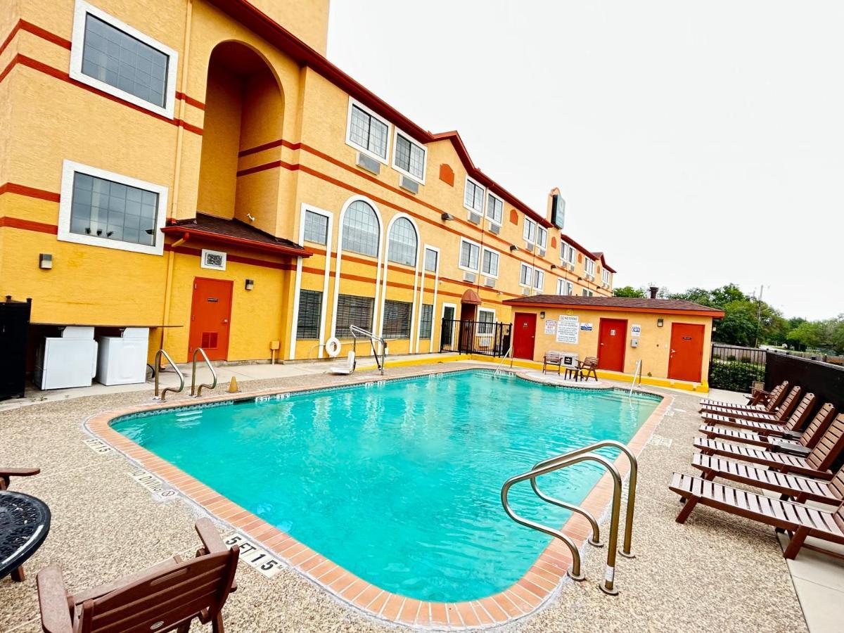 Quality Suites San Antonio Esterno foto