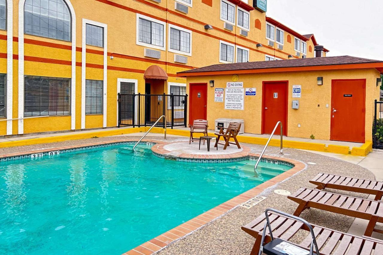 Quality Suites San Antonio Esterno foto