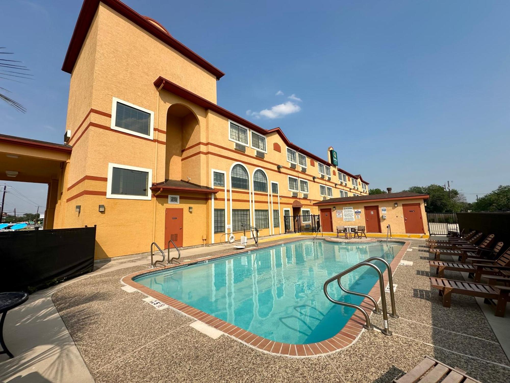 Quality Suites San Antonio Esterno foto